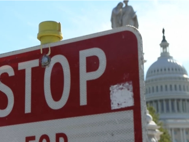 美政府“停摆”时长破历史纪录 为啥两党还不急？ 