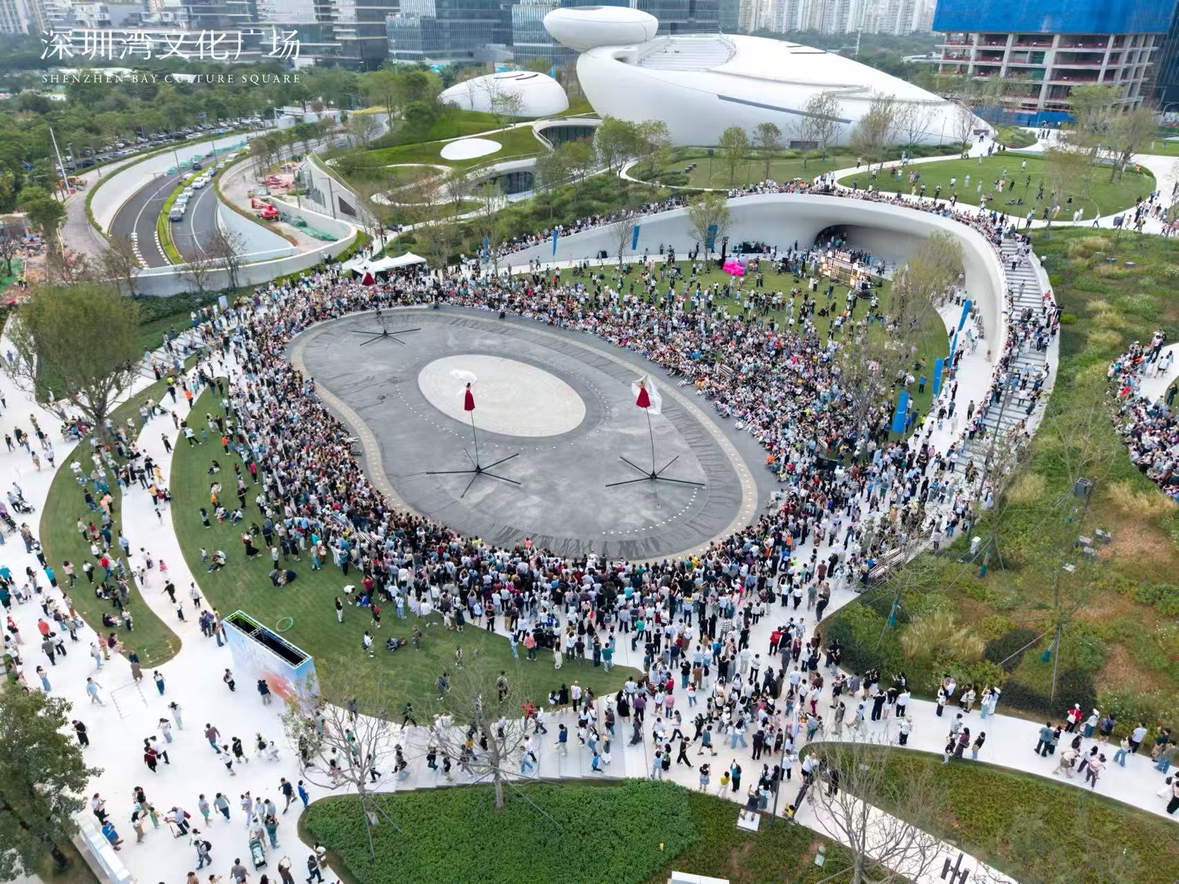 从塞纳河到深圳湾！这场高空演出惊艳全城