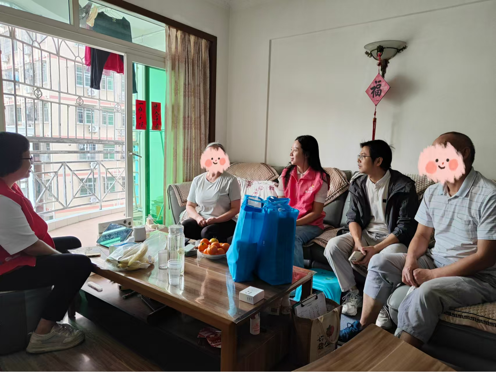 西乡庄边社区秋日送暖，真情走访特殊困难老人家庭