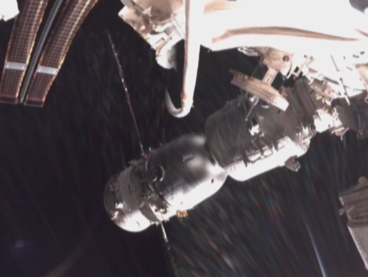 神舟二十二号飞船与空间站组合体完成自主快速交会对接