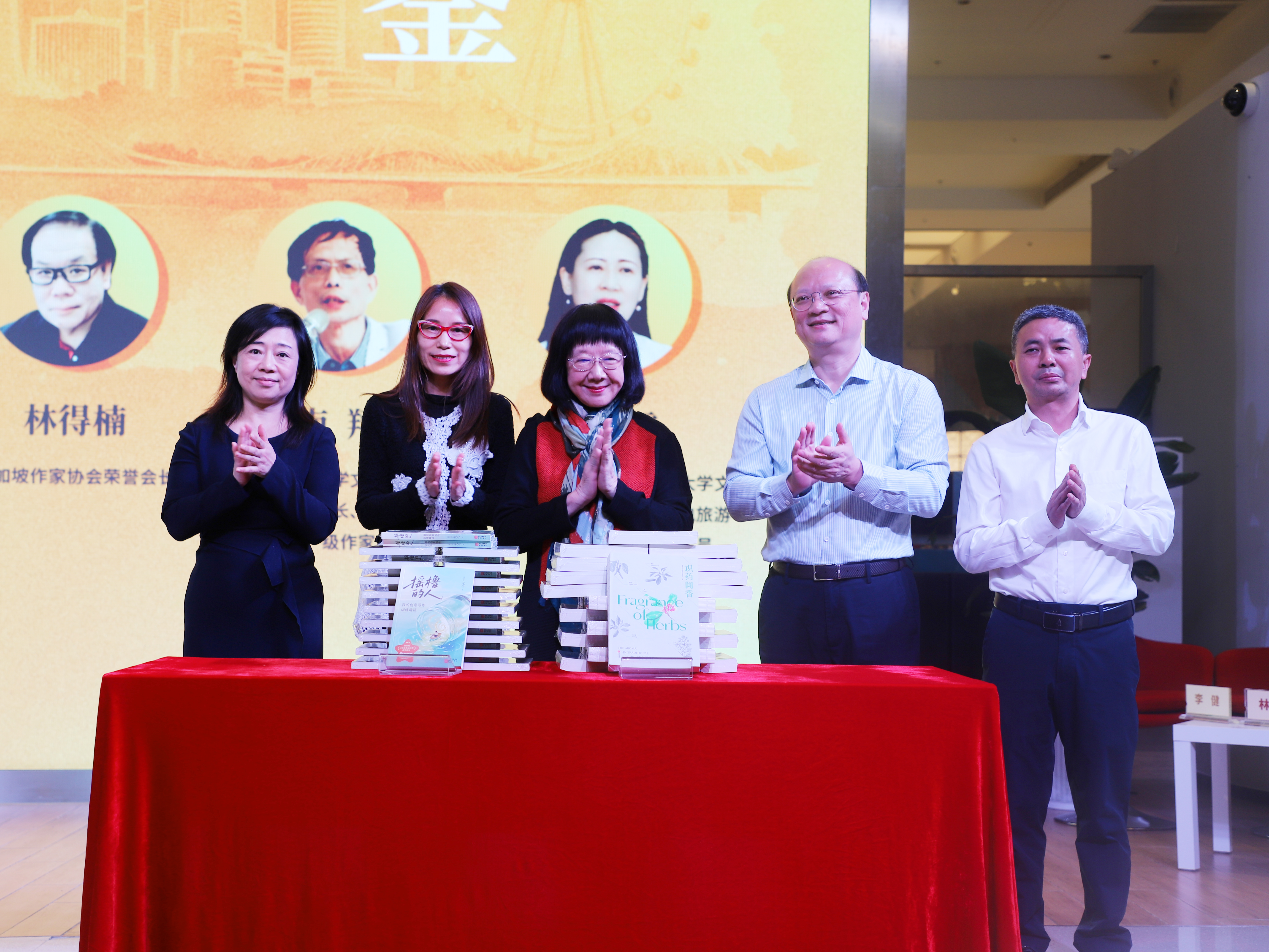 “深新共读·文化互鉴”交流活动在中心书城举行