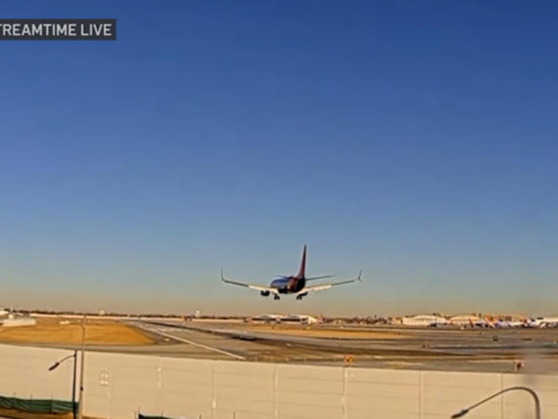 美一客机与直升机险些相撞 相关调查正在进行