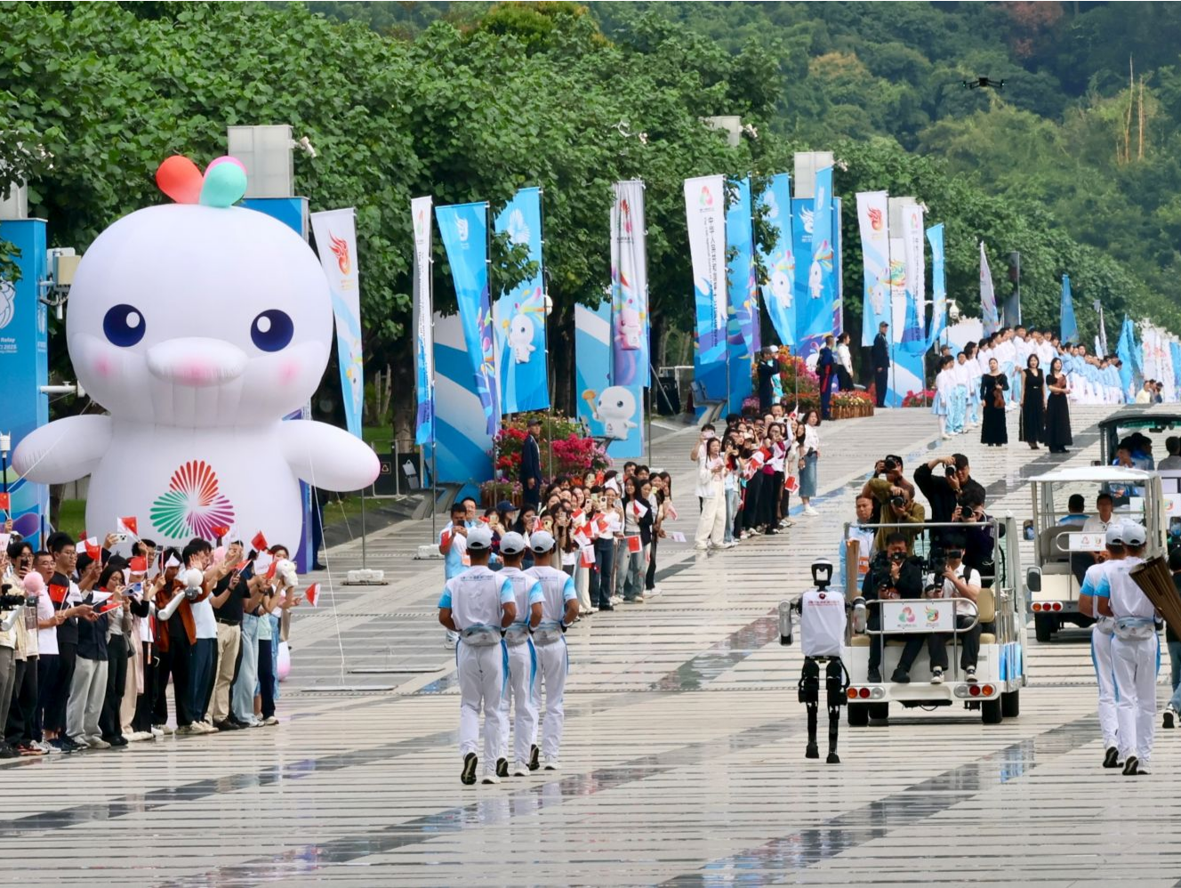 45公里，超燃“绽放”！被深圳这波“速度与激情”帅到了