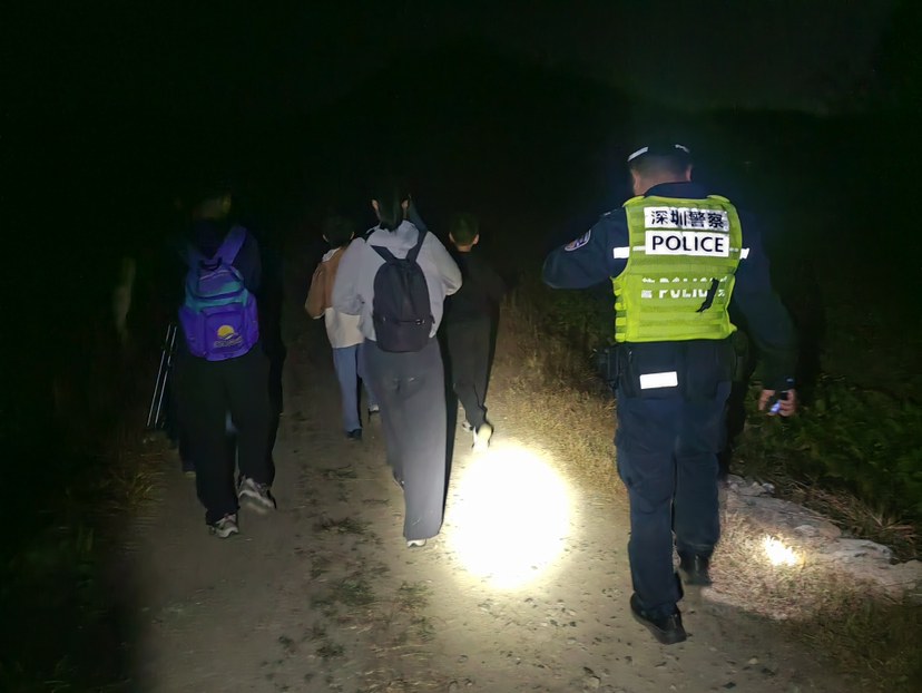 16人徒步深山不慎迷路，深汕警方出动无人机2小时全部找回