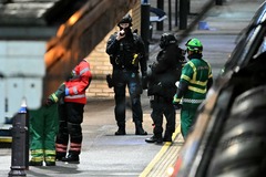 （外代一线）（9）英国一列火车发生袭击　多人被刺两人被捕