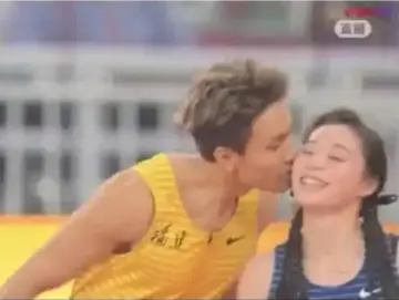 “夺冠就偷偷亲你!”十五运会上,这对田径CP的赛场之吻甜上热搜!