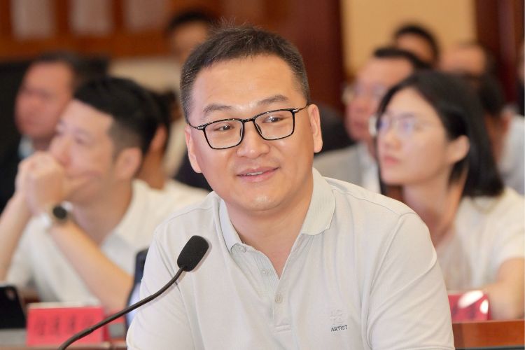 小神童科技：AI机器人新品助行动障碍人群畅行