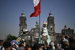 墨西哥城宪法广场大型祭坛迎接亡灵节（1）