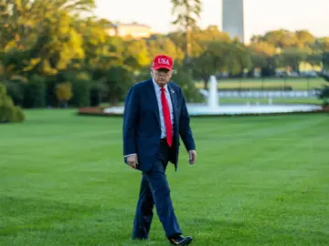 爱泼斯坦案再起风波,特朗普把矛头转向民主党