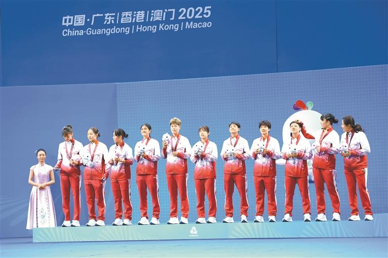 深圳四小将助力广东队羽球青年赛摘银 本土羽球青训育出“未来之星”