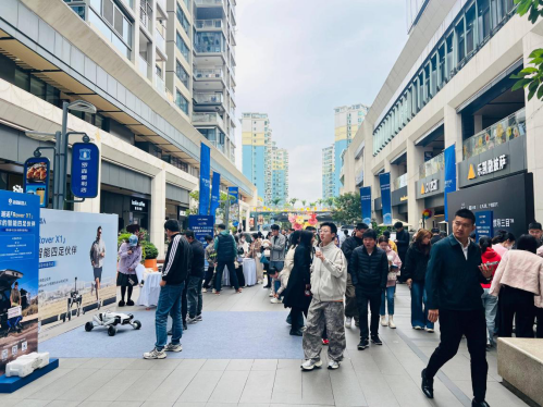 越疆机器人×宁德时代共同亮相深业中城新能源科技节，共赴未来出行科技盛宴！