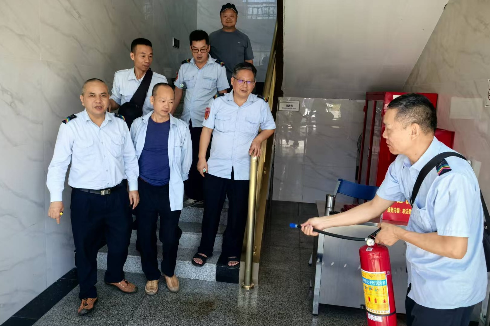 筑牢安全“防火墙”，防患未“燃”保平安！深巴第五分公司南头车队开展专项培训演练