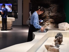 “往里走”，在历史深处“与自己相遇”