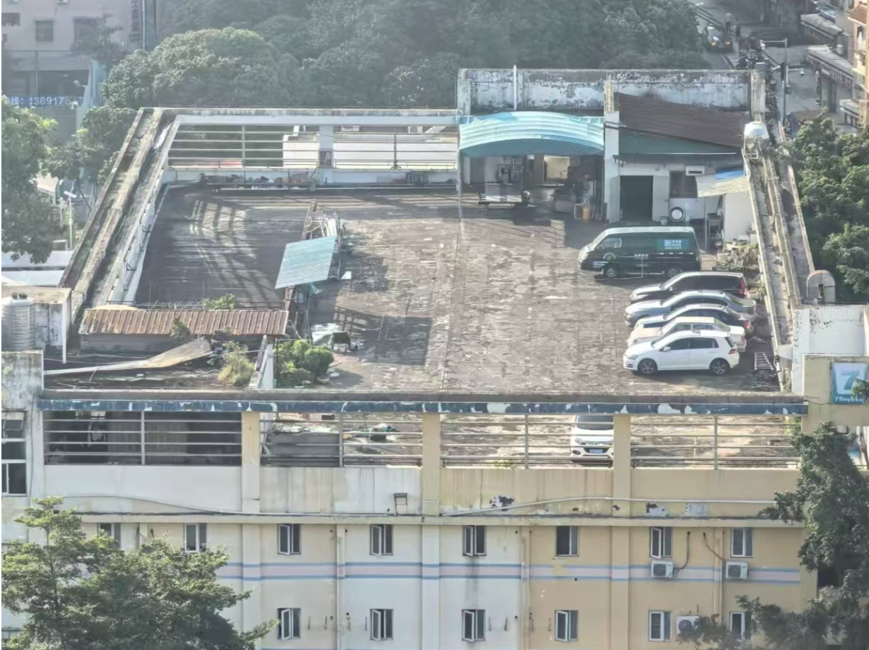 楼顶有个停车场，怎么回事？丨有料