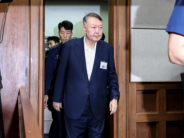 韩国宪政史首次，尹锡悦夫妇同日同法院受审