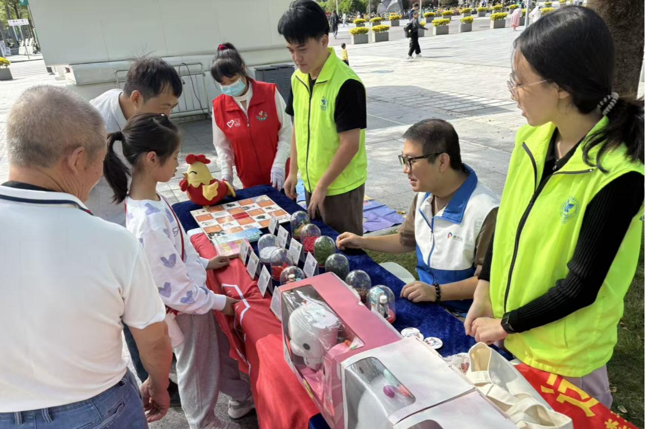 创新形式 福田区莲花街道开展禁毒宣传活动