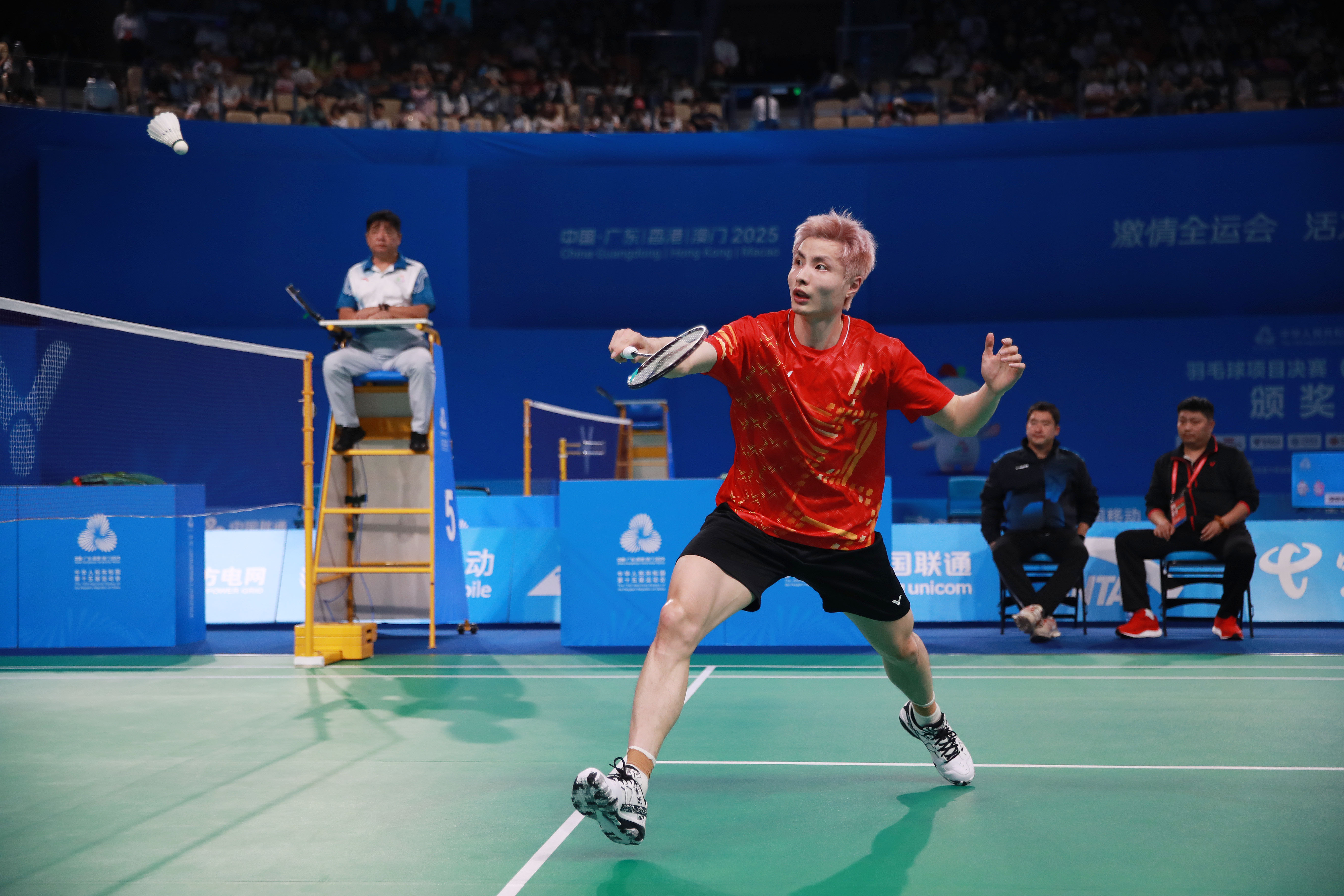 粉发“炸场”!石宇奇,十五运最飒的风景