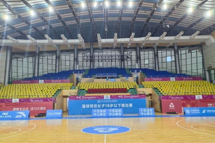 沙溪中学篮球队抢先体验十五运会赛场，期待全运赛事激情上演