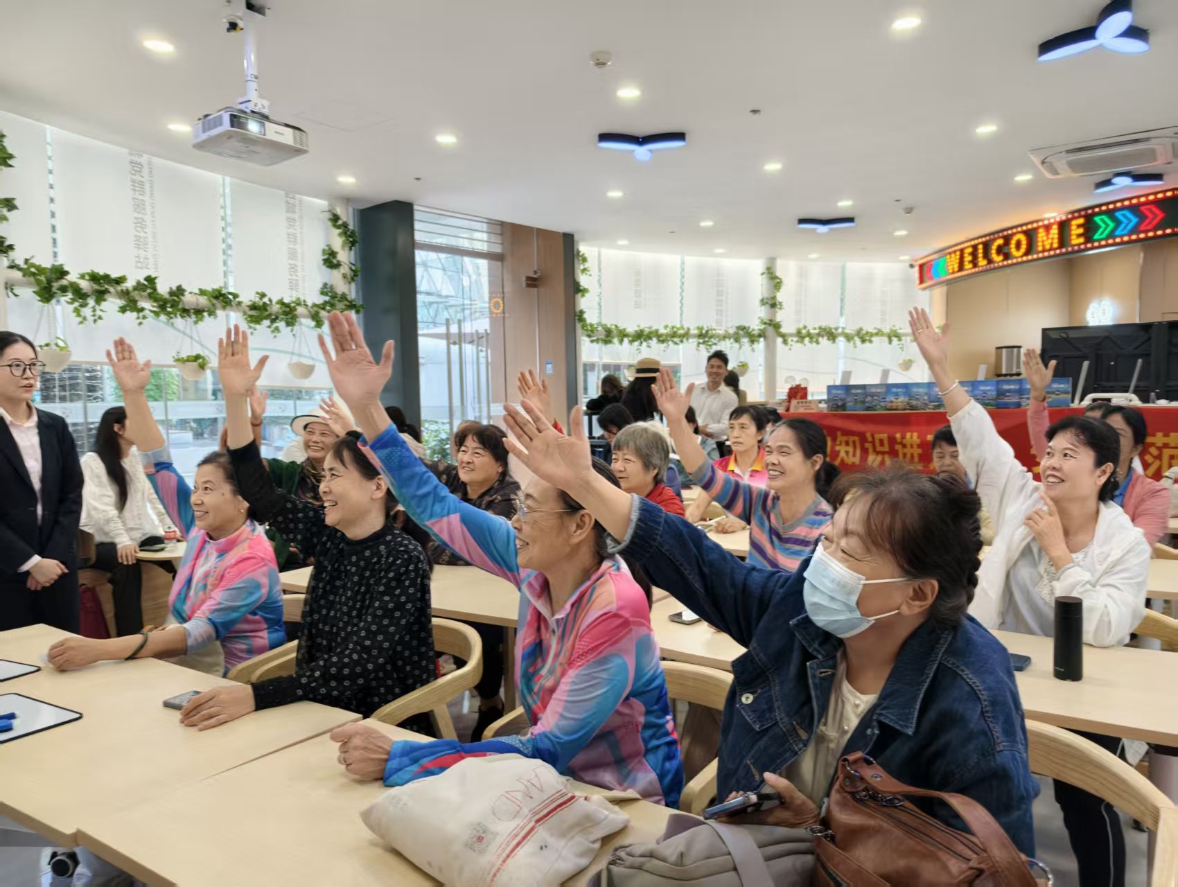 招商街道四海社区举办“健康反诈双护航”公益活动