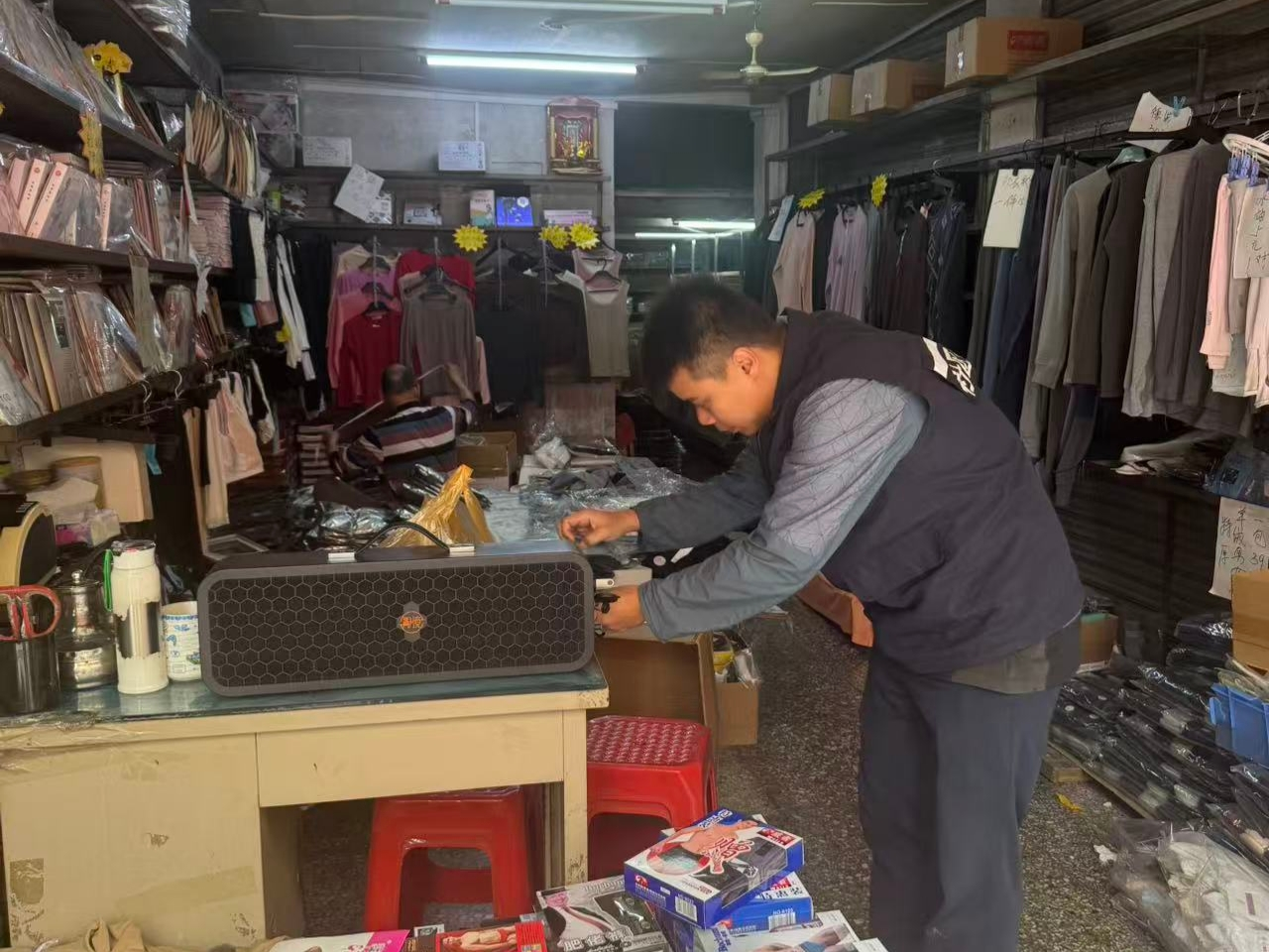 精准施策解民忧 西乡乐群社区高效处置商铺噪音问题