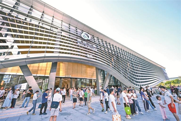 文化新地标集群崛起，高质量公共文化服务成深圳市民文化生活“标配”