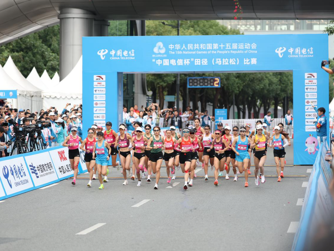 全运会首个跨境马拉松开跑 深港携手创历史共同奏响“速度与融合”乐章
