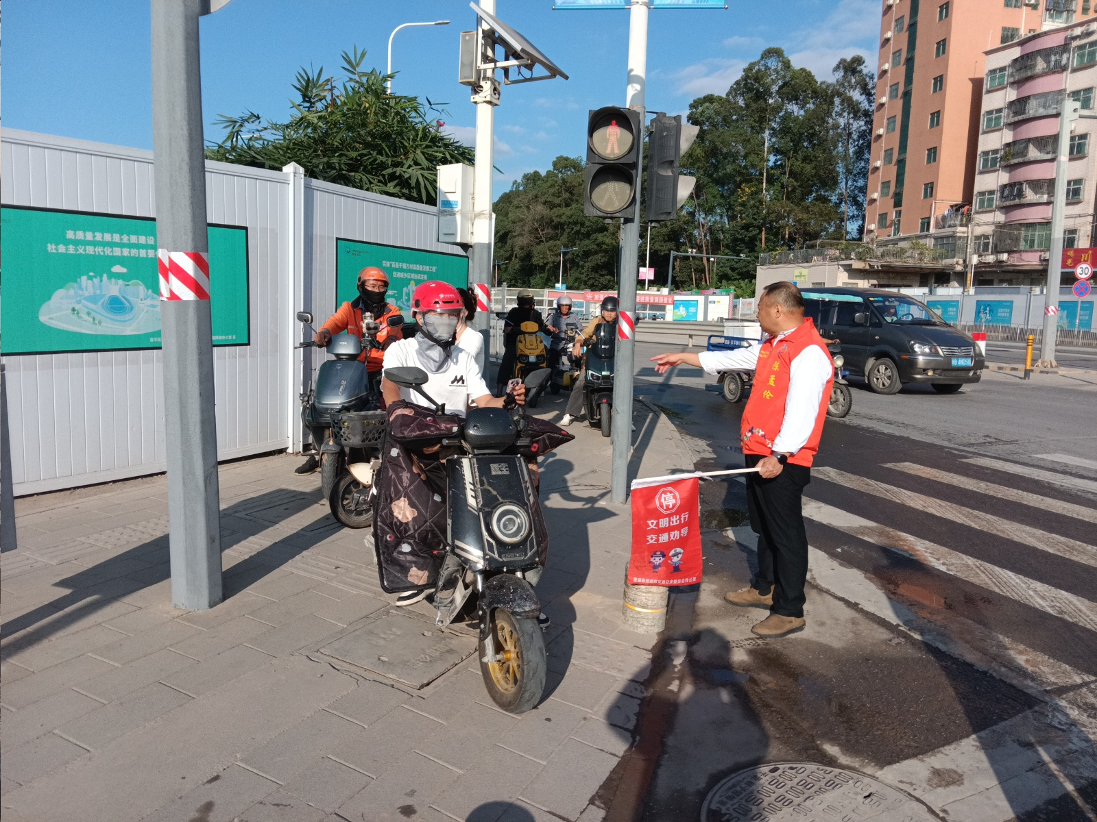 筑牢出行安全防线,观澜街道黎光社区启动交通安全“十个一”专项行动