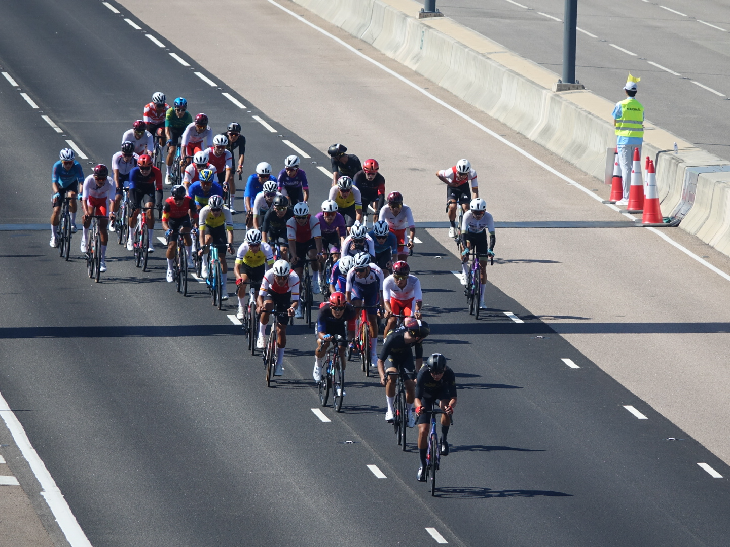 全运会首次跨境赛事在港珠澳大桥举行 运动员“无感通关”穿越三地