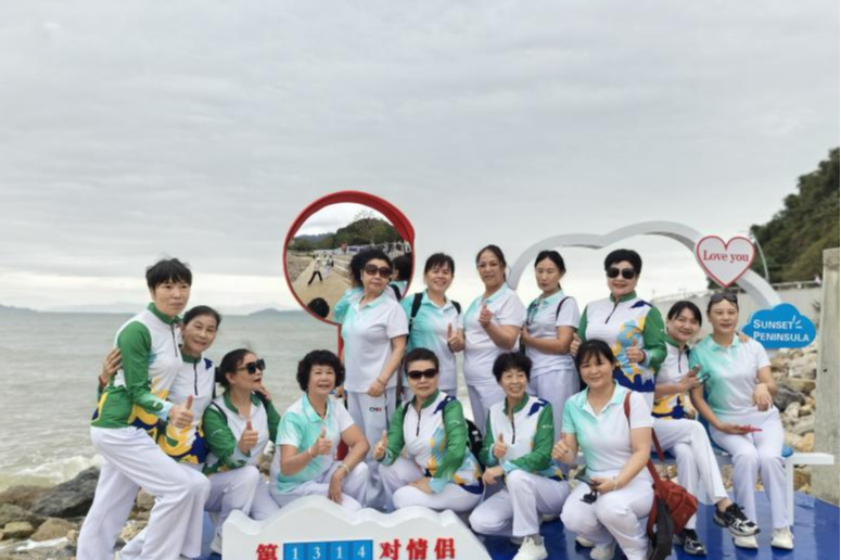 健步同行共叙邻里情，南园街道沙埔头社区举办银龄徒步活动