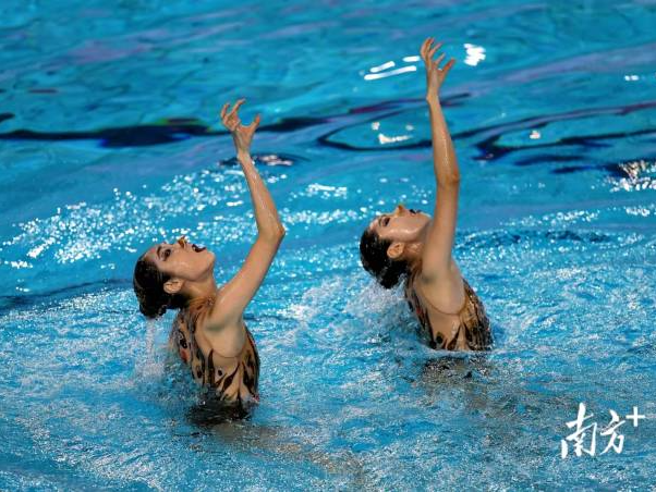 圆梦十五运!深圳花游姐妹双人项目夺金