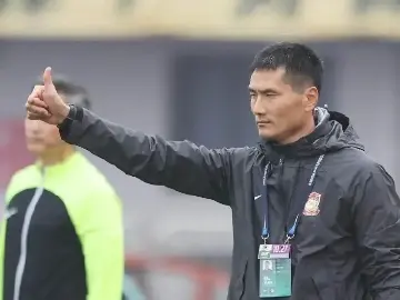 45岁的邵佳一为何能够逆袭挂帅？他会是中国足球的救星吗？