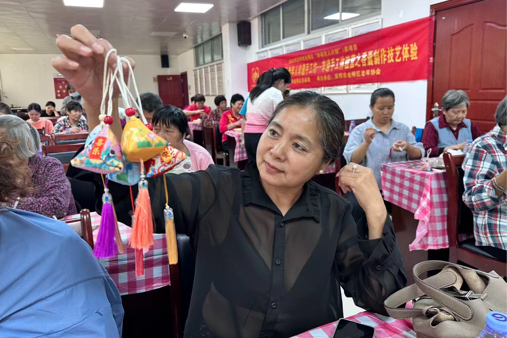 当银发遇上非遗！在光明，赏一场让传统在长者手中“活”起来的沉浸之旅