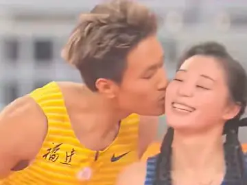 评论|像何锦櫶那样,大大方方去表达爱