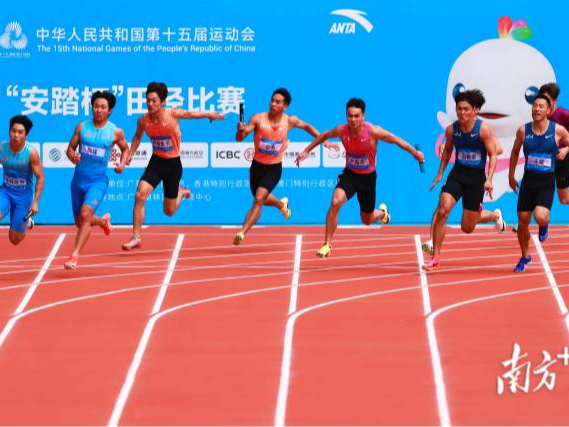 男子4×100米接力广东队惊险闯入决赛，今晚苏炳添将领衔出战