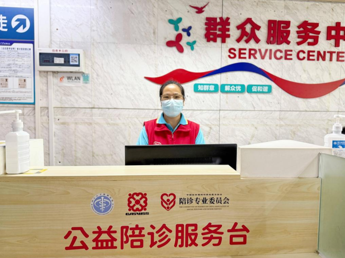 破解老人独自看病难题，北大深圳医院银发陪诊服务暖心升级