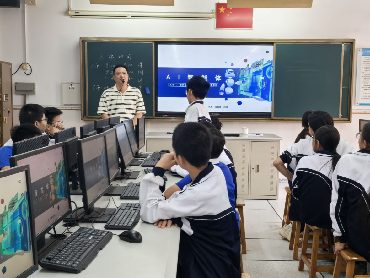 “百千万智能体”进校园 龙岗学子触摸AI激发创新力