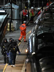 （外代一线）（6）英国一列火车发生袭击　多人被刺两人被捕