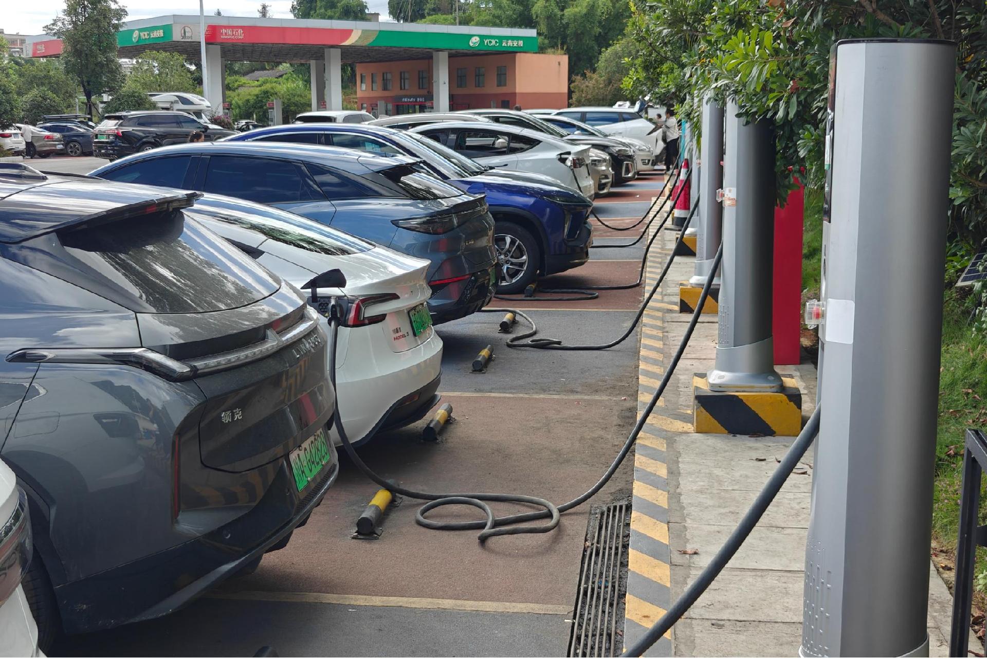 10月全社会用电量同比增10.4%，充换电服务业等增长较快