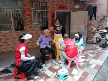 光明玉塘街道多社区联动织密关爱网 温暖守护特殊困难群体