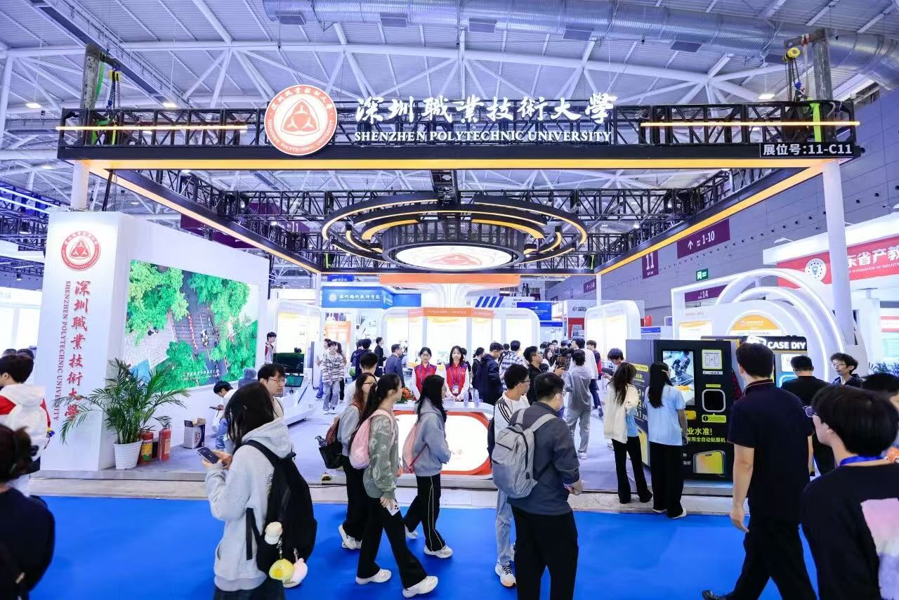 深职大学生携柔性电池亮相高交会，自主创新成果获市场青睐