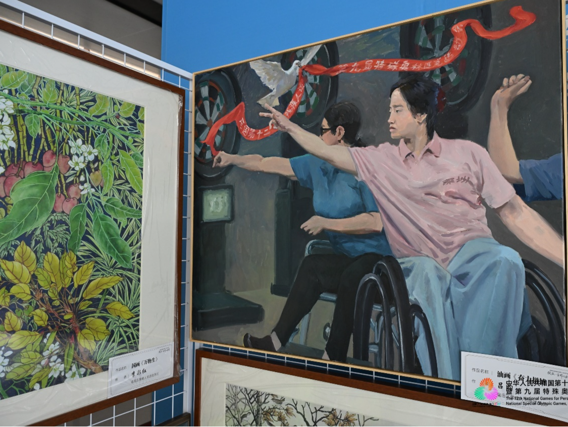 笔墨丹青邂逅拼搏之力 残特奥会赛场附近举办“特殊”画展