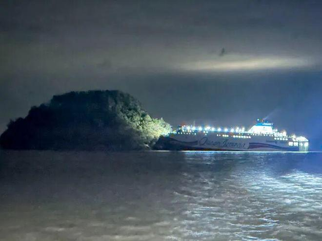 韩国搁浅客轮全员获救 