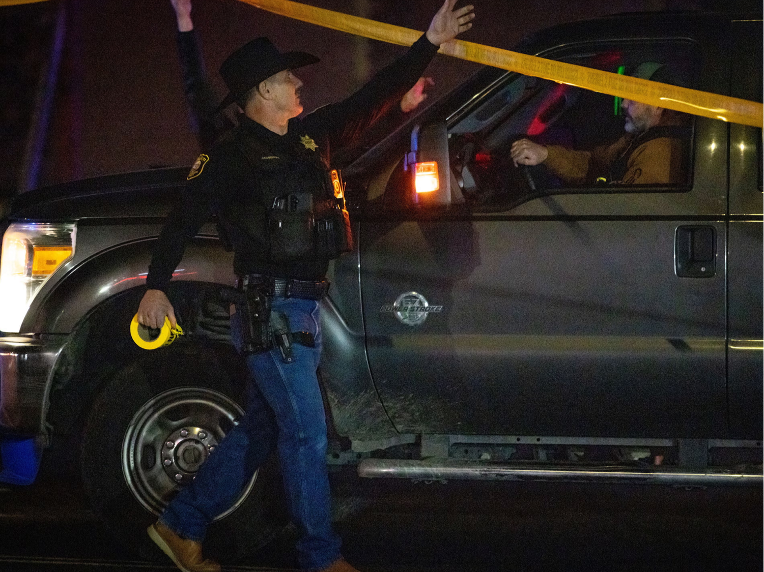 美国加州发生枪击事件 14人中枪4人死亡 