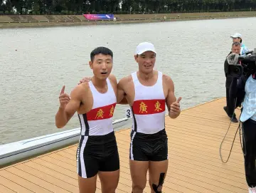 视频 | 深圳健儿十五运会开幕后首金!倪旭林获赛艇冠军,为广东队取得“开门红”