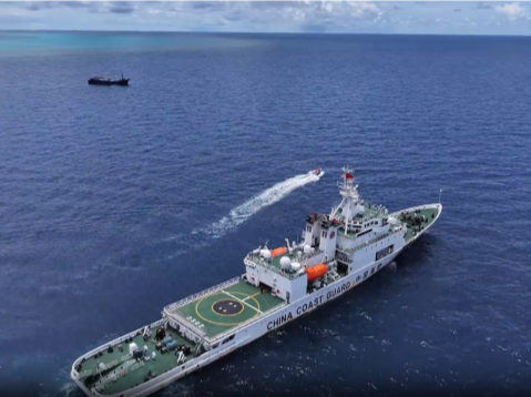 中国海警位中国黄岩岛领海及周边区域执法巡查 
