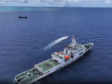 中国海警位中国黄岩岛领海及周边区域执法巡查 