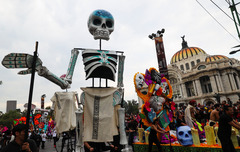 （外代一线）（7）墨西哥城举行亡灵节游行