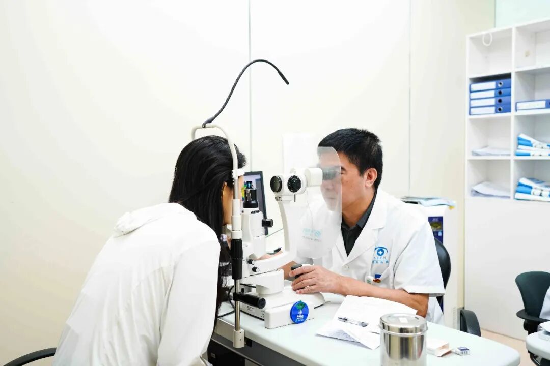 华南地区率先引进！机器人全飞秒实现10秒摘镜