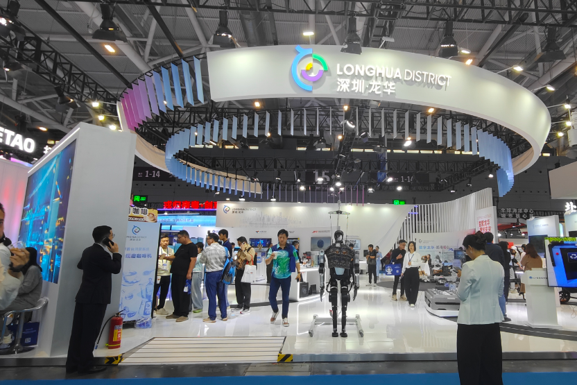 高交会龙华展区“机器人天团”圈粉！低空经济、3D打印同台秀出硬实力