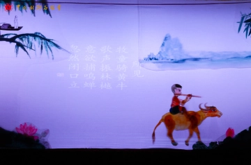《古诗·所见》创新演绎龙江皮影“新表达”